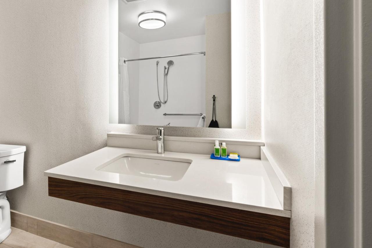 Holiday Inn Express & Suites - Suisun City By Ihg Dış mekan fotoğraf