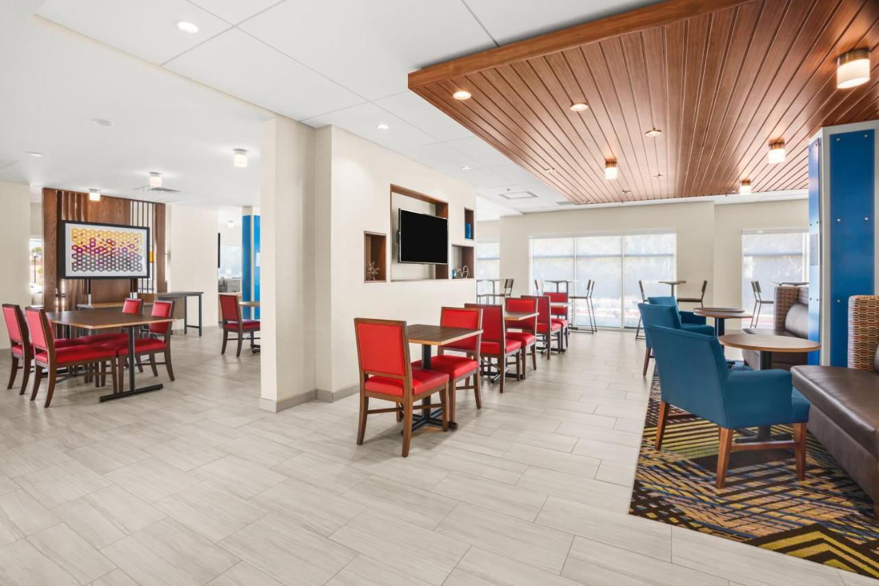 Holiday Inn Express & Suites - Suisun City By Ihg Dış mekan fotoğraf