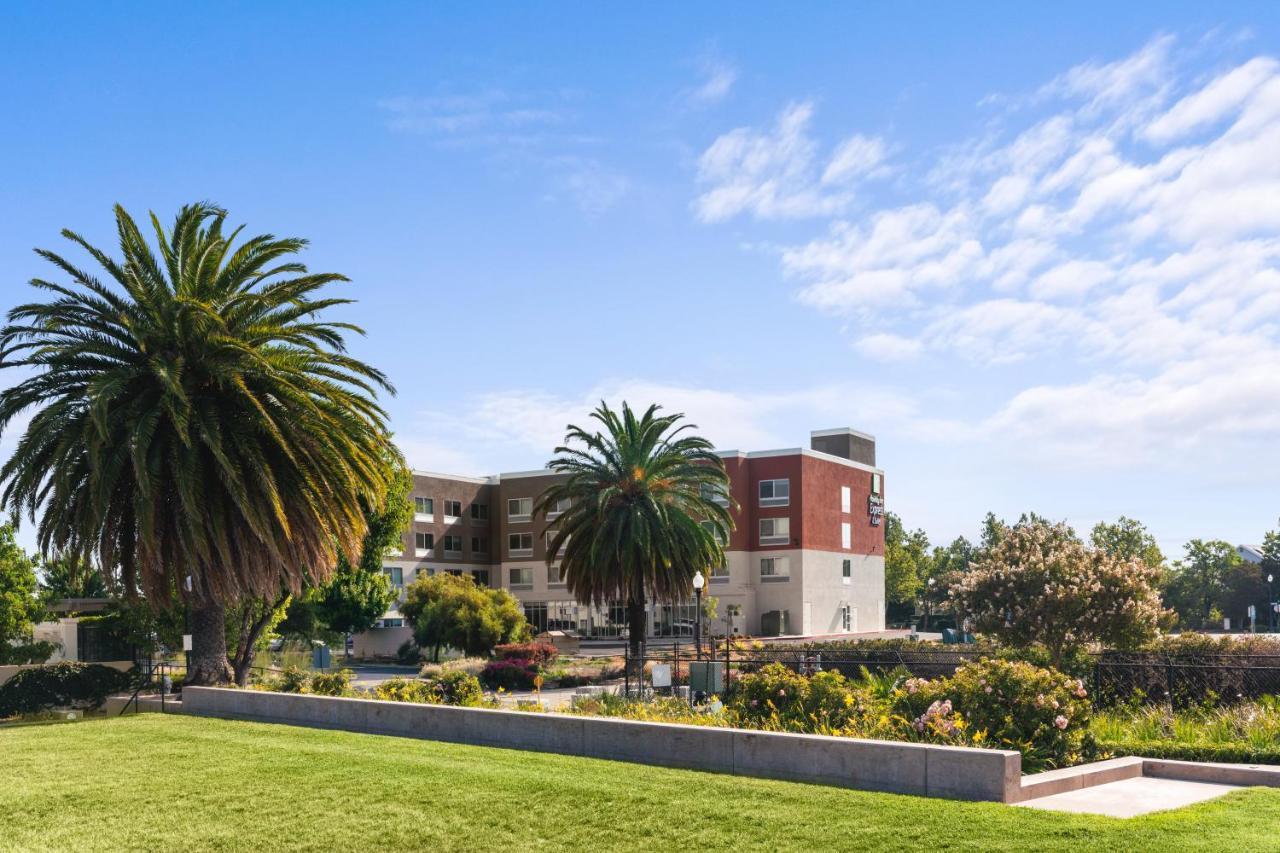 Holiday Inn Express & Suites - Suisun City By Ihg Dış mekan fotoğraf