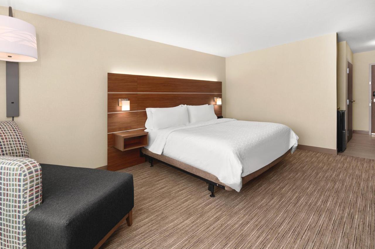 Holiday Inn Express & Suites - Suisun City By Ihg Dış mekan fotoğraf