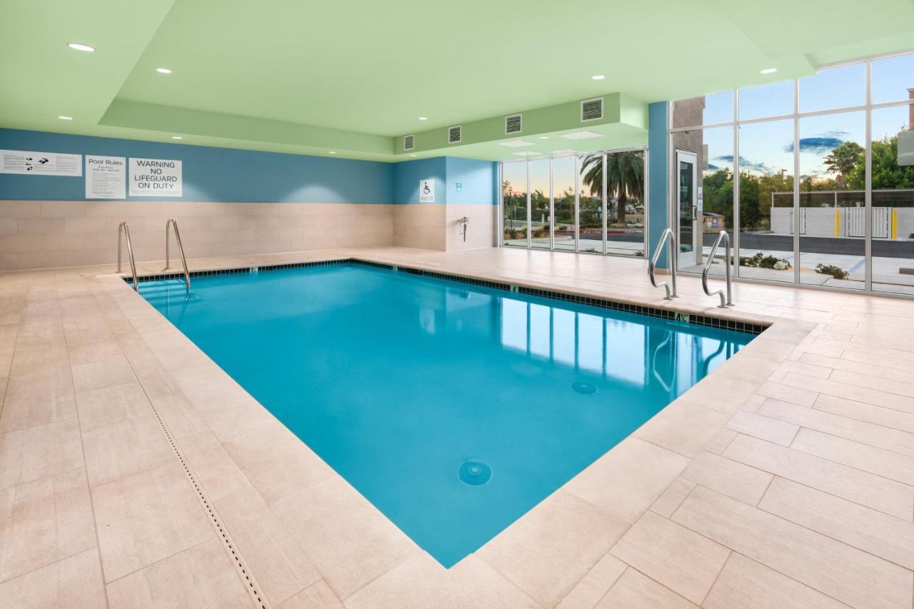 Holiday Inn Express & Suites - Suisun City By Ihg Dış mekan fotoğraf
