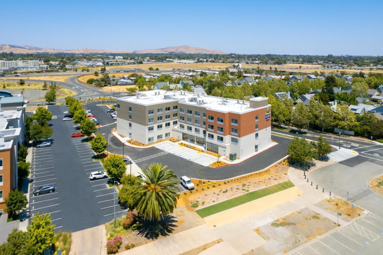Holiday Inn Express & Suites - Suisun City By Ihg Dış mekan fotoğraf