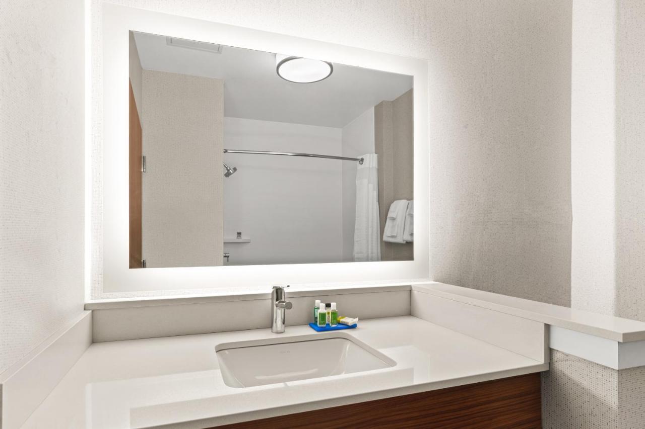 Holiday Inn Express & Suites - Suisun City By Ihg Dış mekan fotoğraf